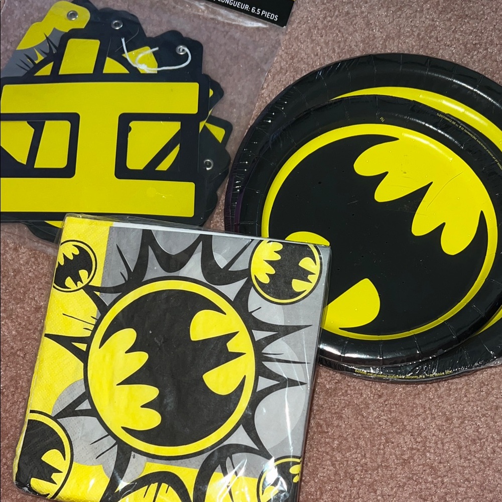 NWT 33pc Batman Logo Birthday banners and disposable tableware